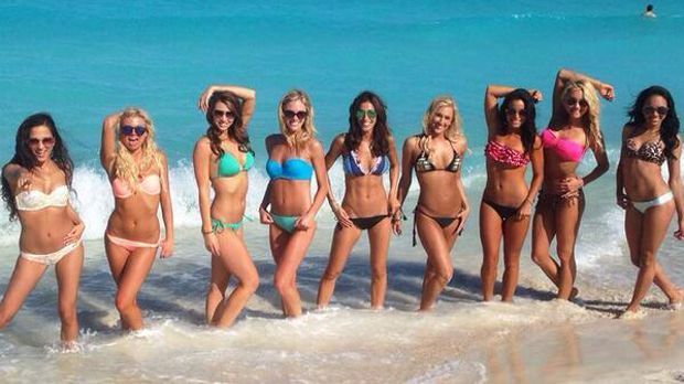 
                <strong>Dallas Cowboys Cheerleaders </strong><br>
                Die Cowboy-Girls tragen zu ihrem Fotoshooting Bikini statt Püschel.
              