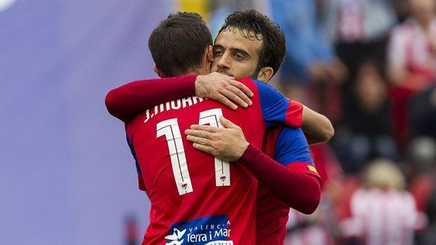 
                <strong>La Liga: UD Levante</strong><br>
                La Liga: Levante steht bereits zwei Spieltage vor Saisonende als Absteiger fest. Am vorletzten Spieltag macht der Klub aus Valencia trotzdem noch einmal auf sich aufmerksam. Mit einem 2:1-Sieg gegen Atletico Madrid sorgt Levante dafür, dass die Meisterschafts-Träume des Champions-League-Finalisten jäh platzen.
              
