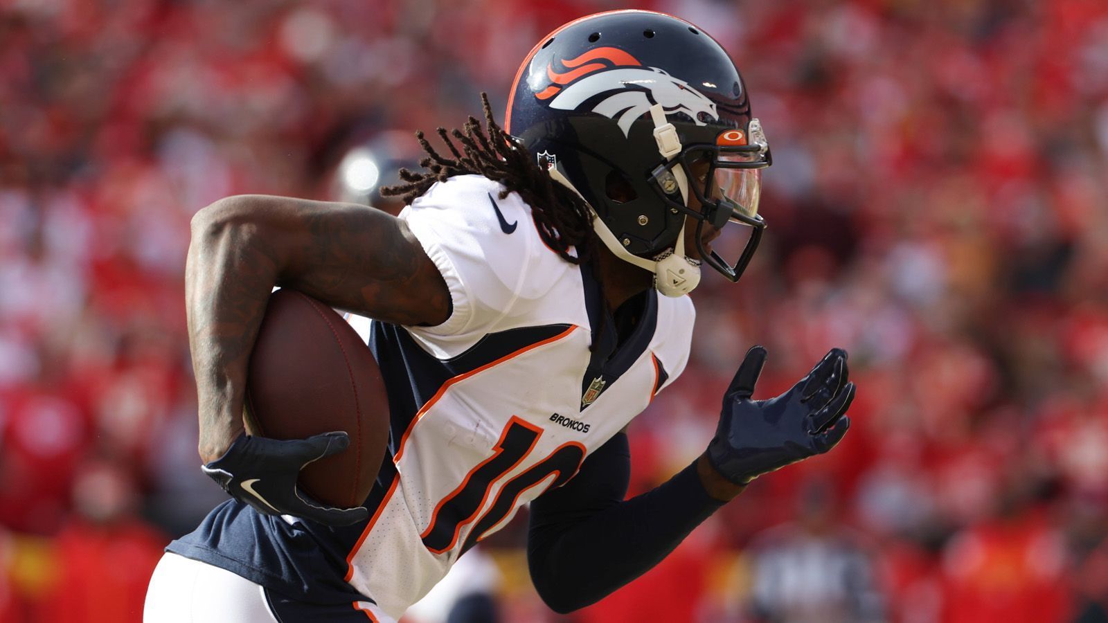 
                <strong>Pick 15 Jerry Jeudy (Wide Receiver, Denver Broncos)</strong><br>
                Gehalt mit der Fifth-Year-Option: 12,987 Millionen US-Dollar (Option gezogen)
              