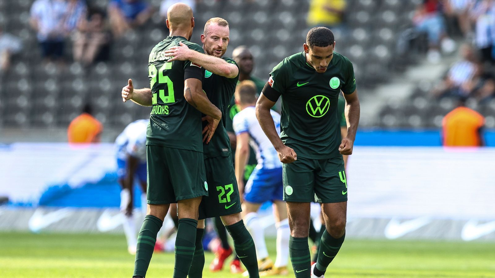 
                <strong>VfL Wolfsburg (Deutschland)</strong><br>
                Als Vierter der Abschlusstabelle konnte sich Wolfsburg zuletzt über den Einzug in die Champions-League-Gruppenphase freuen. In das Abenteuer Königsklasse starten die Niedersachsen nun mit dem früheren Bayern-Star Mark van Bommel auf der Bank. Der Niederländer ersetzte Oliver Glasner, der innerhalb der Bundesliga zu Eintracht Frankfurt wechselte.
              