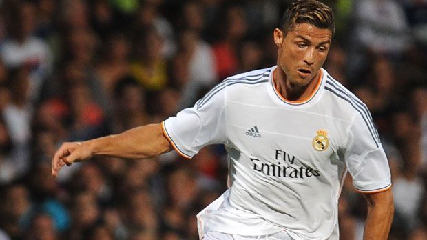 
                <strong>Real Madrid - Heimtrikot</strong><br>
                Real Madrid hat in dieser Spielzeit die Farbe Orange in das Heimtrikot eingearbeitet. Dem modebewussten Cristiano Ronaldo scheint der neue Real-Zwirn zu gefallen
              