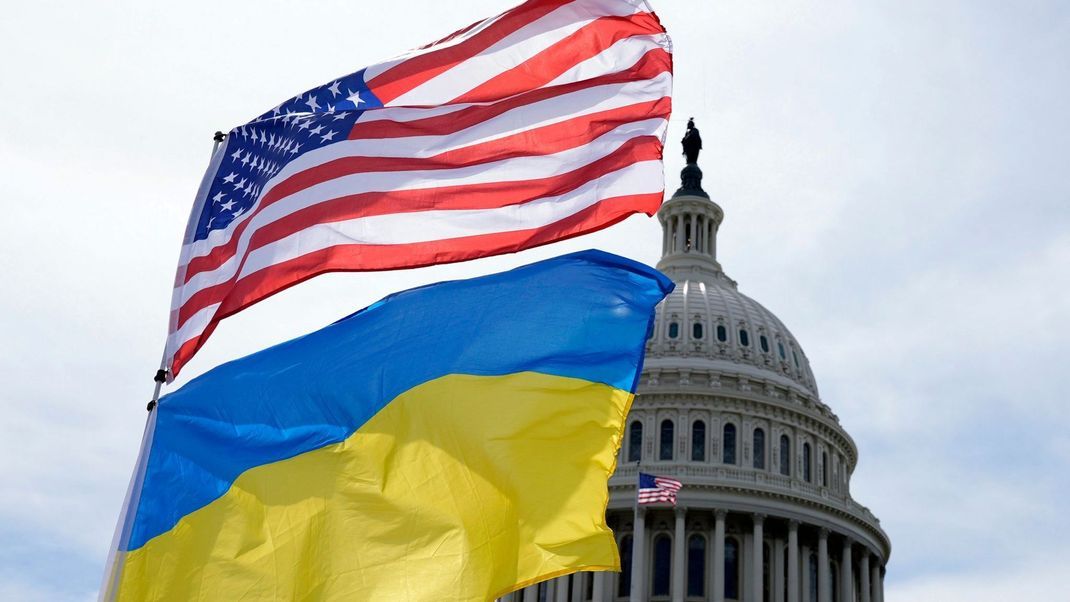 Trotz erheblicher Spannungen zwischen der <a href="https://www.prosieben.de/serien/newstime/news/ukraine-gespraeche-usa-und-europaeer-nicht-auf-einer-linie-525046">Ukraine</a> und den <a href="https://www.prosieben.de/serien/newstime/news/ukraine-verhandlungen-selenskyj-macht-trumps-unterhaendler-eine-klare-ansage-524387">USA </a>haben die beiden Regierungen eine Absichtserklärung für ein <a href="https://www.prosieben.de/serien/newstime/news/rohstoffabkommen-zwischen-usa-und-der-ukraine-selenskyj-bremst-trump-516602">Rohstoffabkommen</a> unterzeichnet.