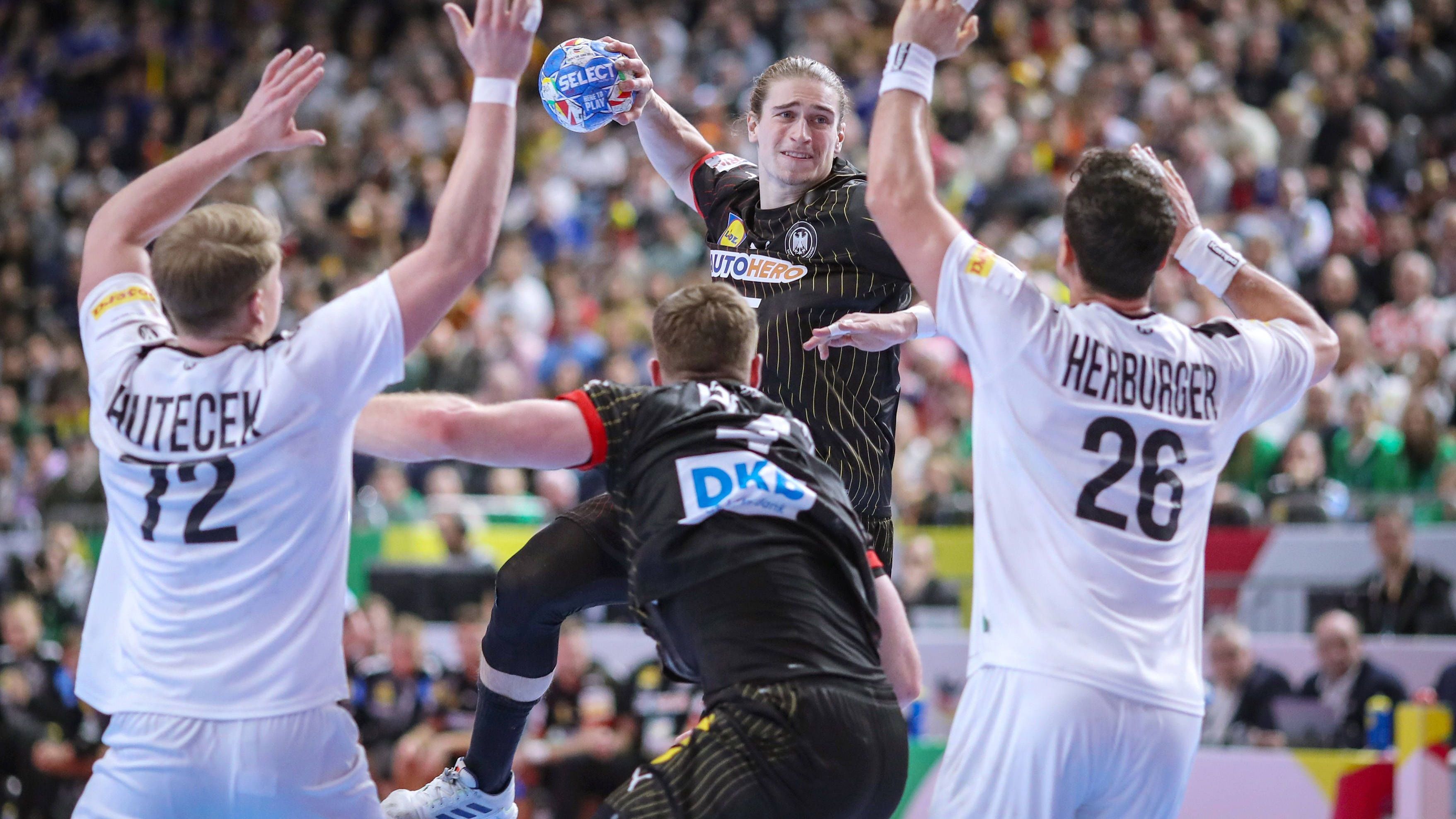 <strong>Handball-EM 2024 - DHB-Noten gegen Österreich</strong><br>Die deutschen Handballer erkämpfen sich im zweiten Hauptrundenspiel gegen Österreich ein 22:22. Torhüter Andreas Wolff erneut Weltklasse, offensiv ist es teilweise haarsträubend. Juri Knorr bleibt unter seinen Möglichkeiten. Die Noten.