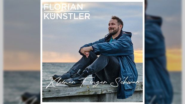 Florian Künstler singt vom „Kleiner Finger Schwur“