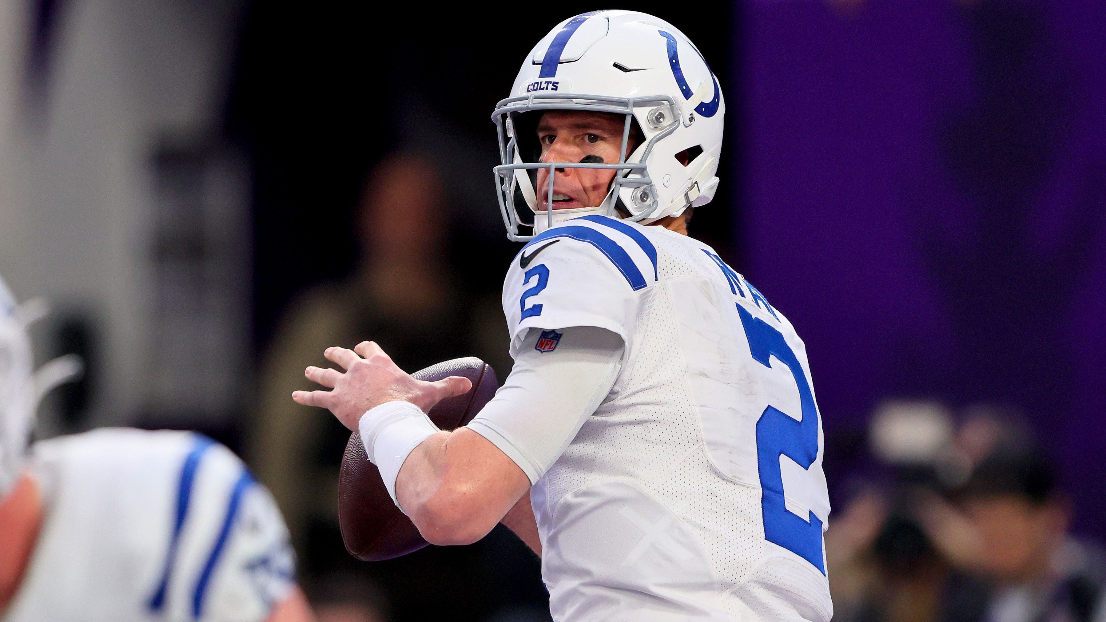 
                <strong>Matt Ryan erklärt Gründe für Mega-Einbruch</strong><br>
                "Ich spiele schon so lange in dieser Liga, dass ich weiß, dass eine Menge verschiedener Dinge passieren können", erklärte Colts-Quarterback Matt Ryan nach der Partie gegenüber "ESPN". "Alles kann passieren. Man muss nur den Kopf unten halten, weitermachen und Wege finden, um Spielzüge zu machen, wenn sie sich bieten. Es ist nicht viel. Es sind nur eine handvoll Spielzüge in einem Spiel. Aus offensiver Sicht sind es drei oder vier Spielzüge, die wir umsetzen müssen und dann ist es ein Sieg. Wir haben sie einfach nicht gemacht."
              