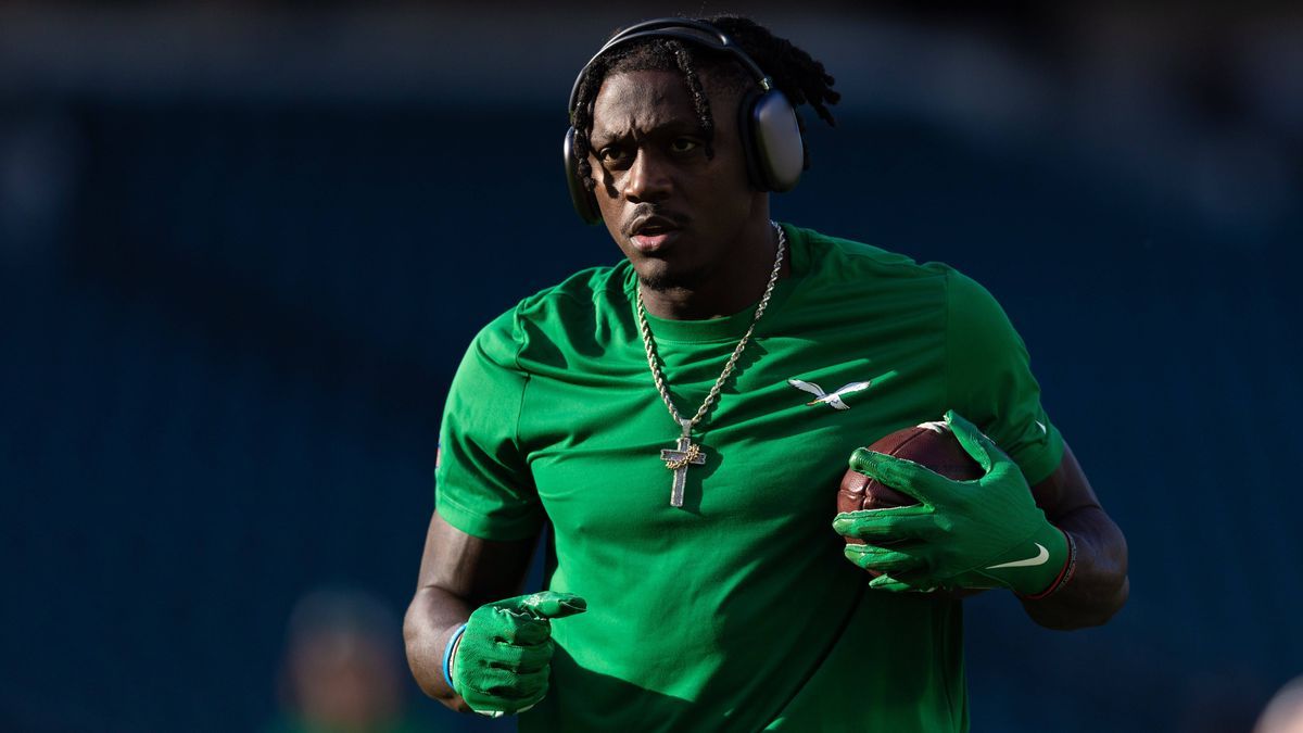 NFL, American Football Herren, USA Jacksonville Jaguars at Philadelphia Eagles Nov 3, 2024; Philadelphia, Pennsylvania, USA; Philadelphia Eagles wide receiver A.J. Brown warms up before action agai...