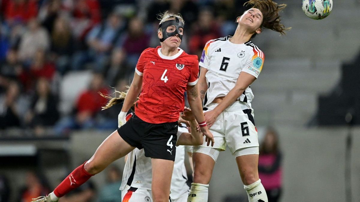 Lena Oberdorf (r.) im DFB-Trikot