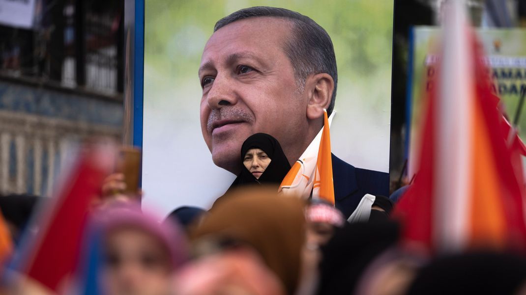 Unterstützer:innen des amtierenden Präsidenten Recep Tayyip Erdogan bei einer Wahlkampfveranstaltung in Istanbul.