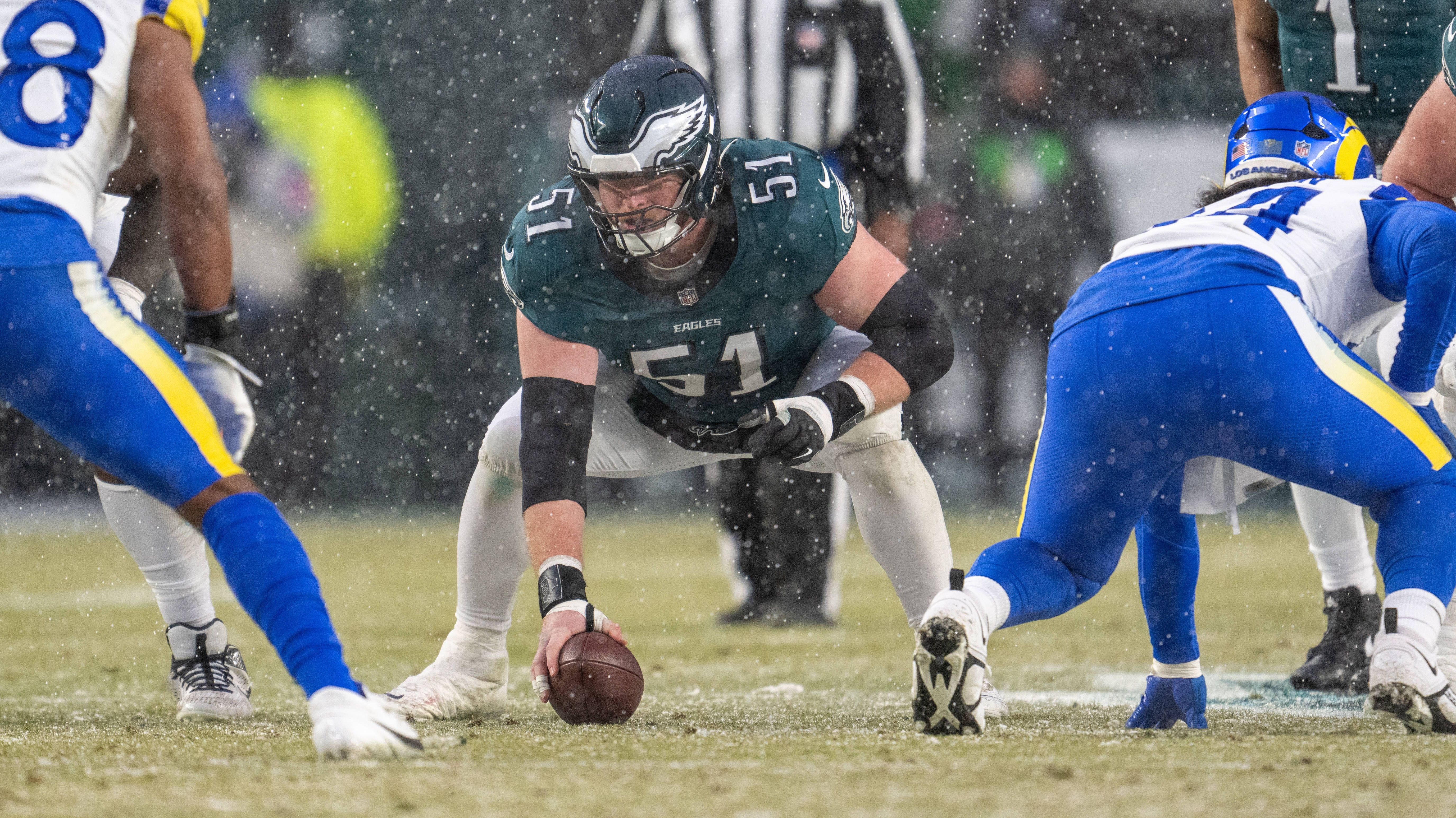 <strong>Cam Jurgens (Philadelphia Eagles)</strong><br>Auch Cornerback Quinyon Mitchell und Tight End Dallas Goedert - die beide zuletzt fraglich waren - wurden auf dem Injury Report der Eagles als fit eingestuft. Anders sieht es bei Center Cam Jurgens aus. Er ist für den Kracher gegen die Washington Commanders weiterhin aufgrund von Rückenproblemen fraglich. Er trainierte nur teilweise.