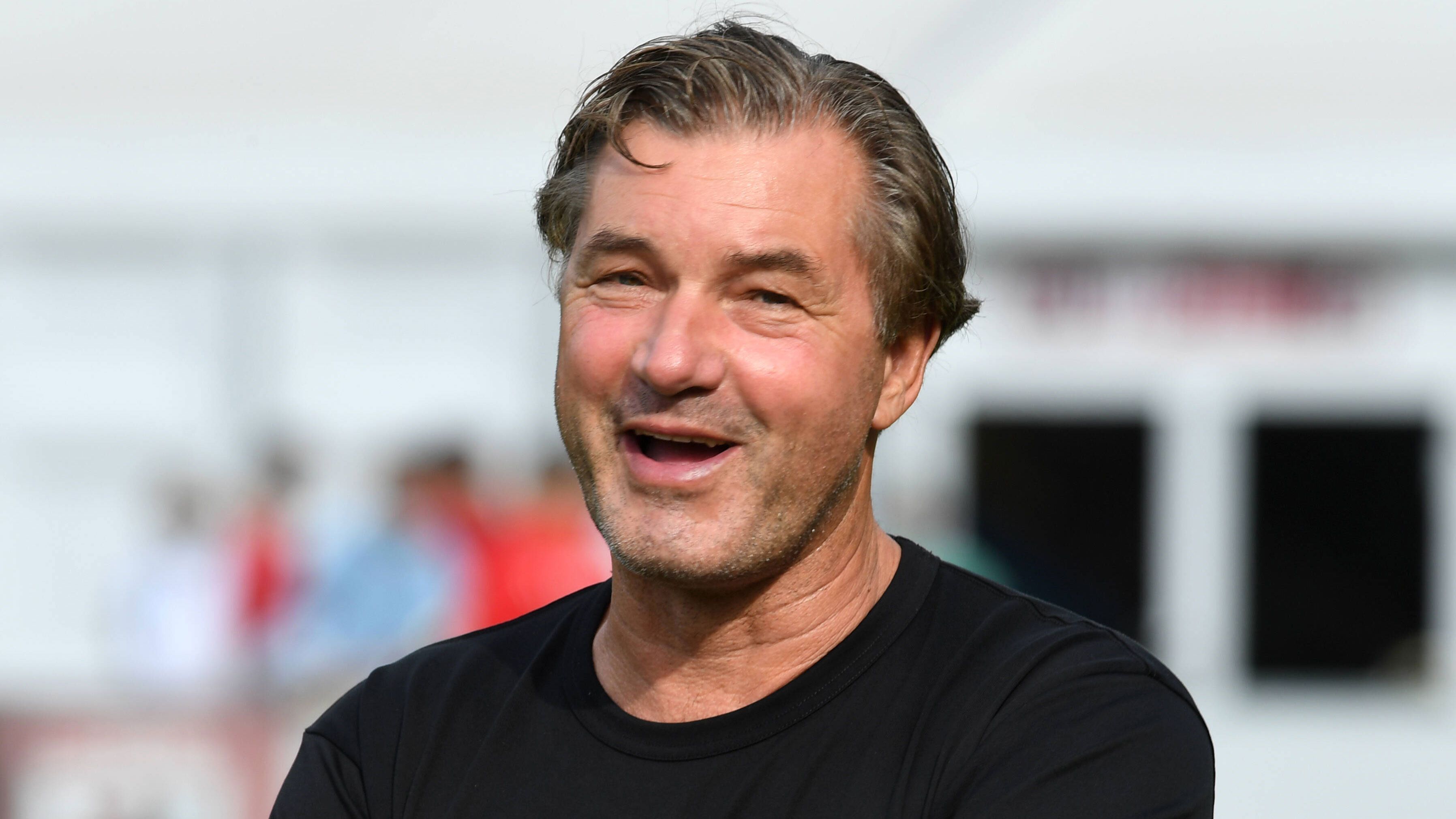 
                <strong>Michael Zorc (Borussia Dortmund)</strong><br>
                ''Wir haben die Abstandsregeln im Spiel gegen den Ball vorbildlich eingehalten." (nach dem 1:3 gegen Lazio Rom)
              