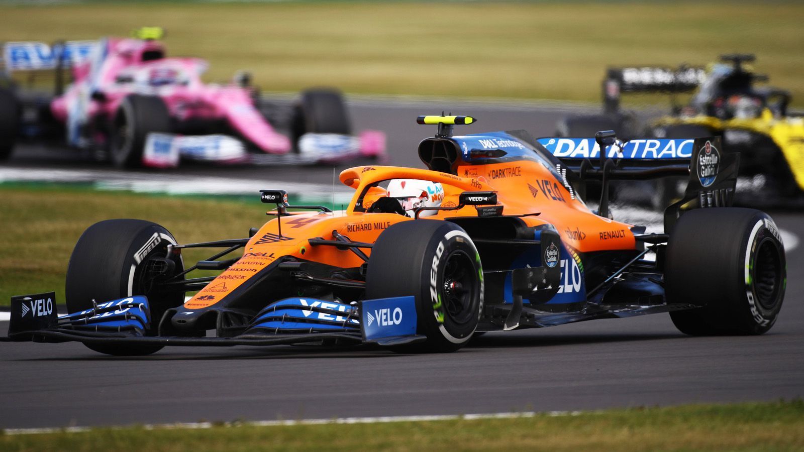 
                <strong>Lando Norris    </strong><br>
                In diesem Fall könnte das Geld gut angelegt sein. Norris hat in den unteren Rennklassen so ziemlich alles gewonnen, was es zu gewinnen gab. Er wurde Kart-Weltmeister, gewann die britische Formel-4-Meisterschaft, die Toyota Racing Series und die europäische Formel-3-Meisterschaft - um nur einige Beispiele zu nennen. 2018 wurde er zudem Vizemeister in der Formel 2. Norris wird in Großbritannien bereits mit Lewis Hamilton verglichen. In der aktuellen Saison steht er nach vier Rennen auf Platz 4 der Gesamtwertung.   
              