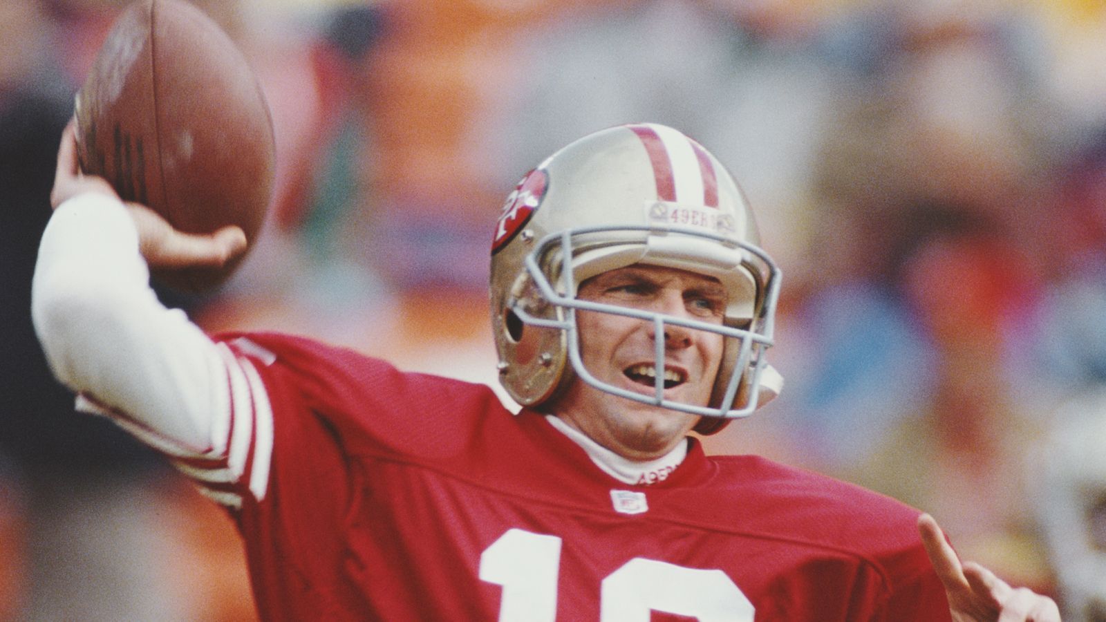 
                <strong>San Francisco 49ers - Joe Montana </strong><br>
                "Ein Trade, der oft als einer der schlechtesten in der Geschichte der San Francisco 49ers angesehen wird, ist der Trade im Jahr 1987, bei dem sie Quarterback Joe Montana an die Kansas City Chiefs abgaben. Montana war zu dieser Zeit bereits ein etablierter Superstar und hatte die 49ers zu vier Super Bowl-Siegen geführt. Der Trade fand statt, nachdem Montana aufgrund einer Verletzung die meiste Zeit der vorherigen Saison verpasst hatte und Steve Young, der Backup-Quarterback der 49ers, beeindruckende Leistungen gezeigt hatte. Die 49ers entschieden sich, Young als ihren zukünftigen Quarterback zu ernennen und Montana an die Chiefs abzugeben. Die 49ers erhielten im Austausch für Montana lediglich einen Erstrunden-Pick im NFL Draft 1993 sowie einen Siebtrunden-Pick im NFL Draft 1994. Dies wurde von vielen als unzureichende Gegenleistung angesehen, insbesondere angesichts von Montanas Erfolgen und seiner Bedeutung für die 49ers. Montana spielte noch zwei erfolgreiche Jahre bei den Chiefs, führte sie zu den Playoffs und gewann eine Auszeichnung als Most Valuable Player (MVP). Die 49ers hingegen hatten in den Jahren nach dem Trade einige Höhen und Tiefen, bevor sie in den 1990er Jahren mit Steve Young weiterhin Erfolge feierten. Dennoch wird der Trade von Montana als einer der schlechtesten in der Geschichte der 49ers betrachtet, da sie einen ihrer größten Spieler gegen vergleichsweise wenig Wert abgaben."
              