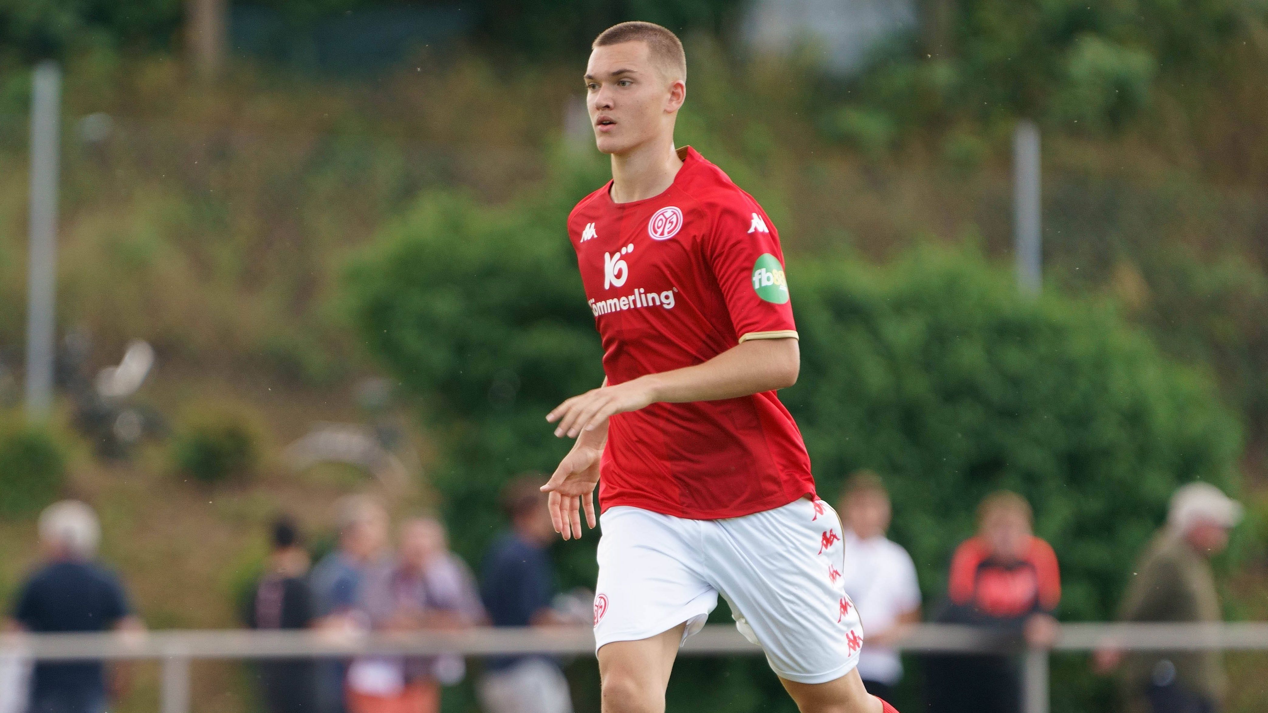 
                <strong>5. 1. FSV Mainz 05</strong><br>
                Durchschnittsalter des Kaders: 24,4, JahreJüngster Spieler im Kader: Philipp Schulz (17 Jahre, drei Monate und 24 Tage)Ältester Spieler im Kader: Stefan Ball (31 Jahre und 25 Tage)
              