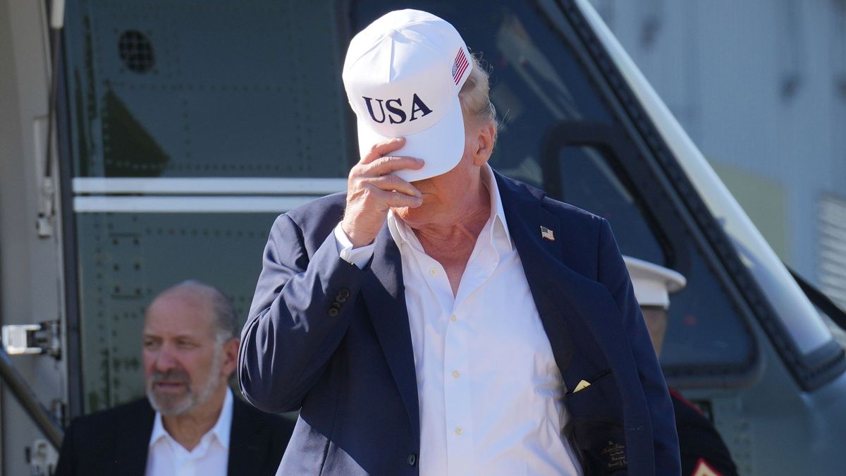 Nach der Flut-Katastrophe in Texas mit rund 80 Toten gibt US-Präsident Trump der Biden-Vorgängerregierung die Schuld an zu späten Warnungen. 
