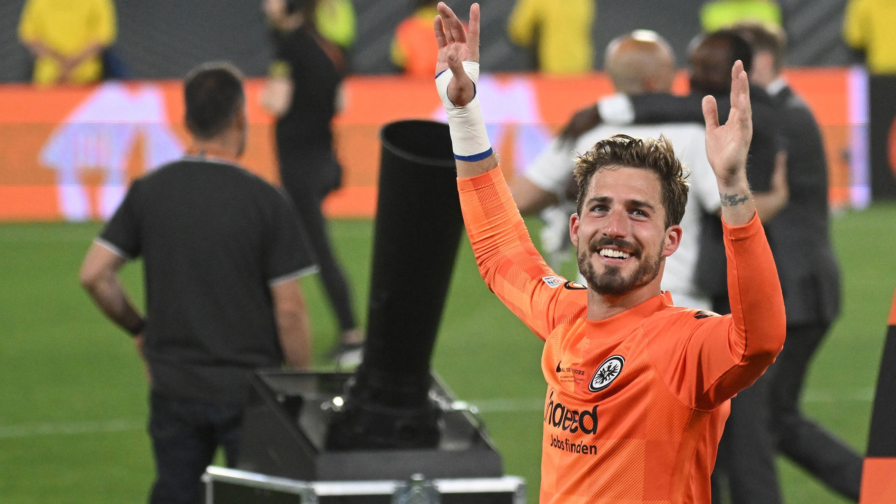 
                <strong>Eintracht Frankfurt</strong><br>
                &#x2022; Kevin Trapp <br>&#x2022; 5 Millionen Euro<br>
              