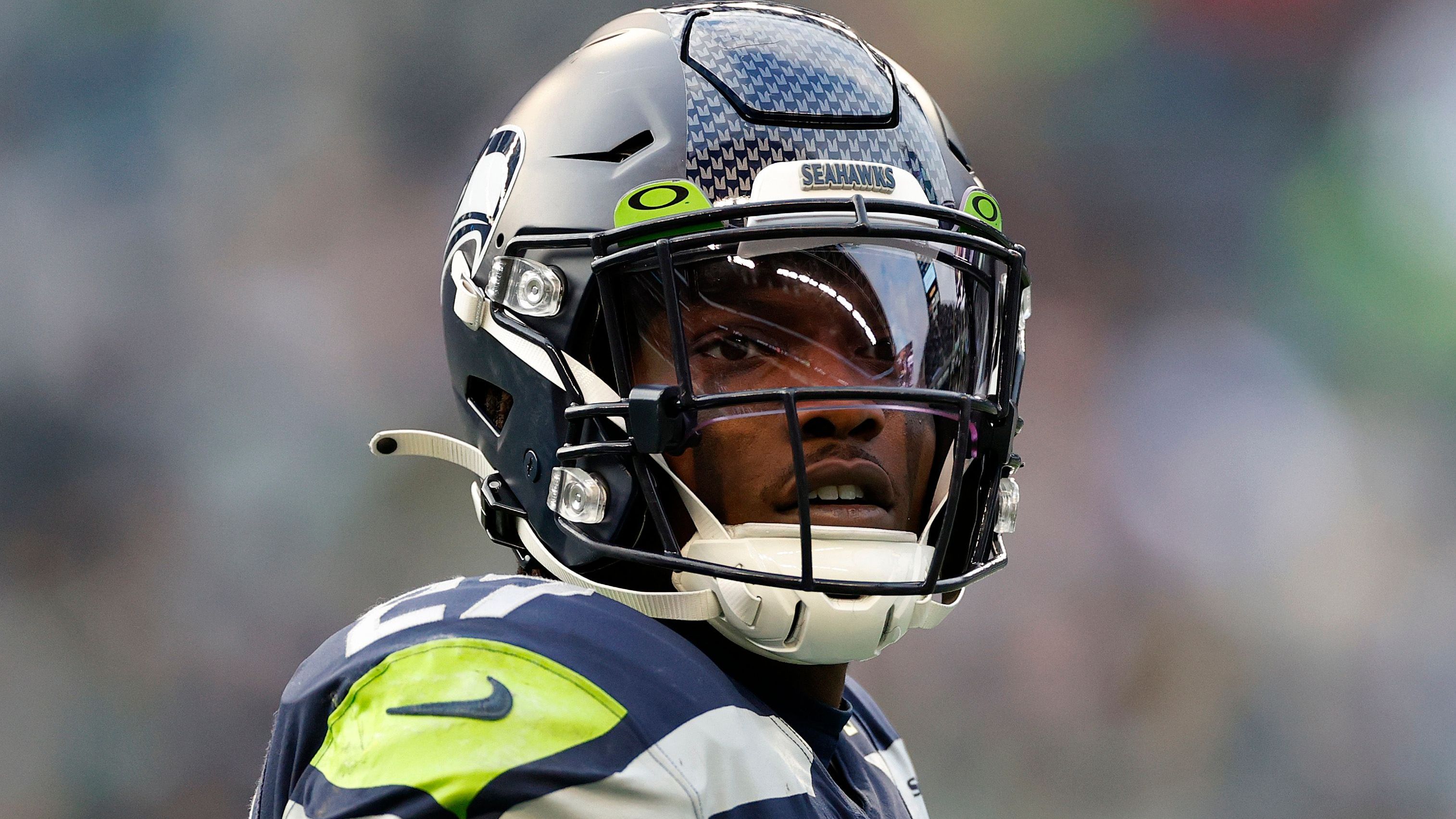 <strong>Cornerback: Tariq Woolen</strong><br>Viele junge Cornerbacks mischen zurzeit die NFL auf. Woolen ist bei den Seahawks die Entdeckung&nbsp; der letzten Saison gewesen. Woolen ist einer der Top-Passverteidiger, mit einem Gehalt von ca. 950.000 Dollar aber nicht einmal im Millionen-Bereich und damit unterbezahlt.