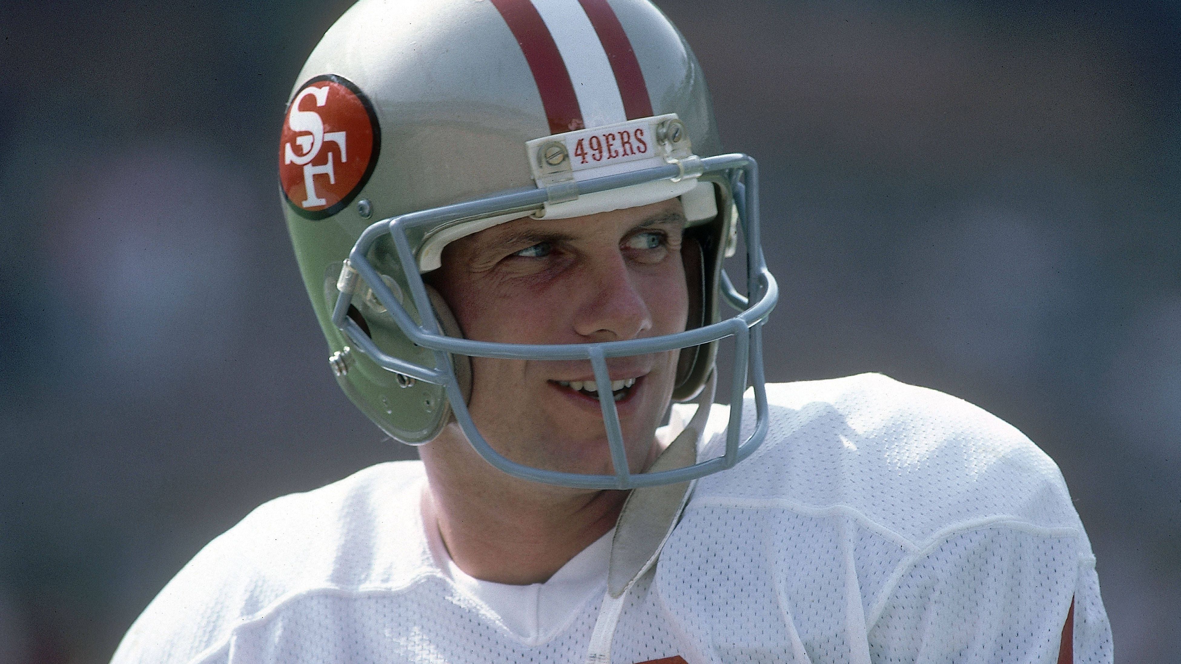 <strong>2. Joe Montana<br></strong>Ausgewählt in der 3. Runde des Drafts von 1979 von den San Francisco 49ers, führte Montana sein Team zu vier Super Bowl-Siegen und erlangte den Ruf als einer der besten Quarterbacks der Geschichte.