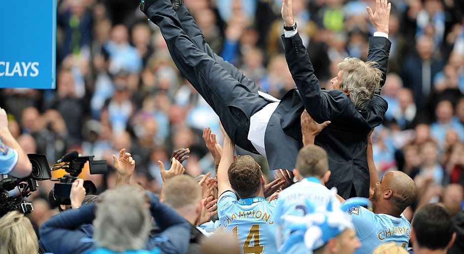 
                <strong>Manuel Pellegrini</strong><br>
                Auf Meistertrainer Ferguson folgte Manuel Pellegrini. Der Argentinier führte Manchester City 2013/2014 zur Meisterschaft und wurde dafür von seinen Spielern gefeiert. Der Argentinier war der erste nicht-europäische Meistertrainer der Premier League.
              