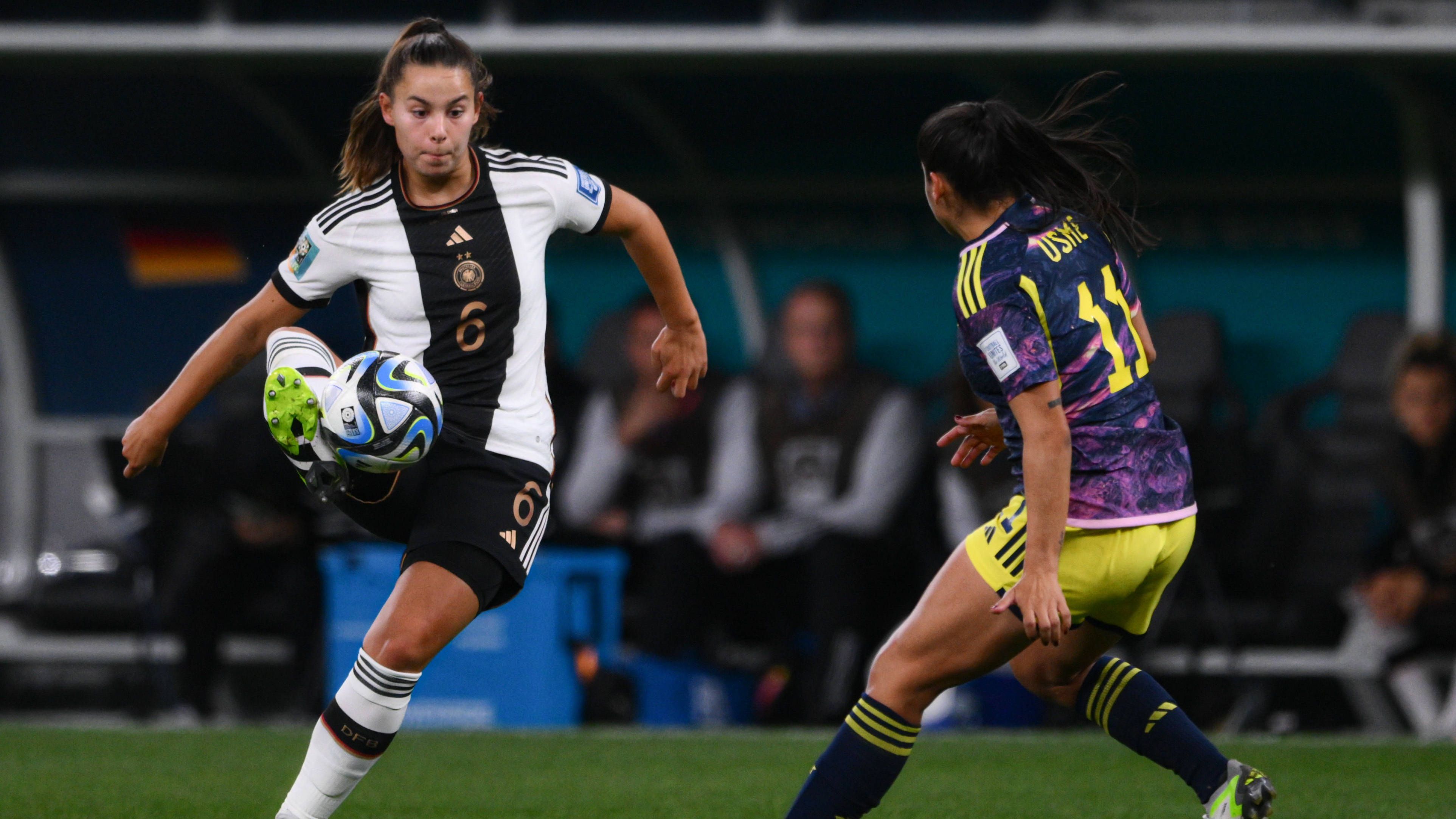 <strong>Lena Oberdorf</strong><br>Statt Melanie Leupolz darf Lena Oberdorf im Spiel gegen Kolumbien in der Startelf mitwirken und sie ist sofort eine der stärksten Spielerinnen im deutschen Team. Am Ball stark und gegen den Ball sehr aggressiv - so holt sie sich auch nach ungefähr einer Stunde für ein gestrecktes Bein auch die Gelbe Karte ab. Kurz danach hat sie nach einer Ecke den Ausgleich auf dem Fuß, ehe sie kurz vor Schluss den Elfmeter zum 1:1 herausholt. <strong><em>ran</em>-Note: 3</strong>