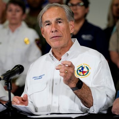 Der technische Gouverneur Greg Abbott bei einer Pressekonferenz im Mai 2024.