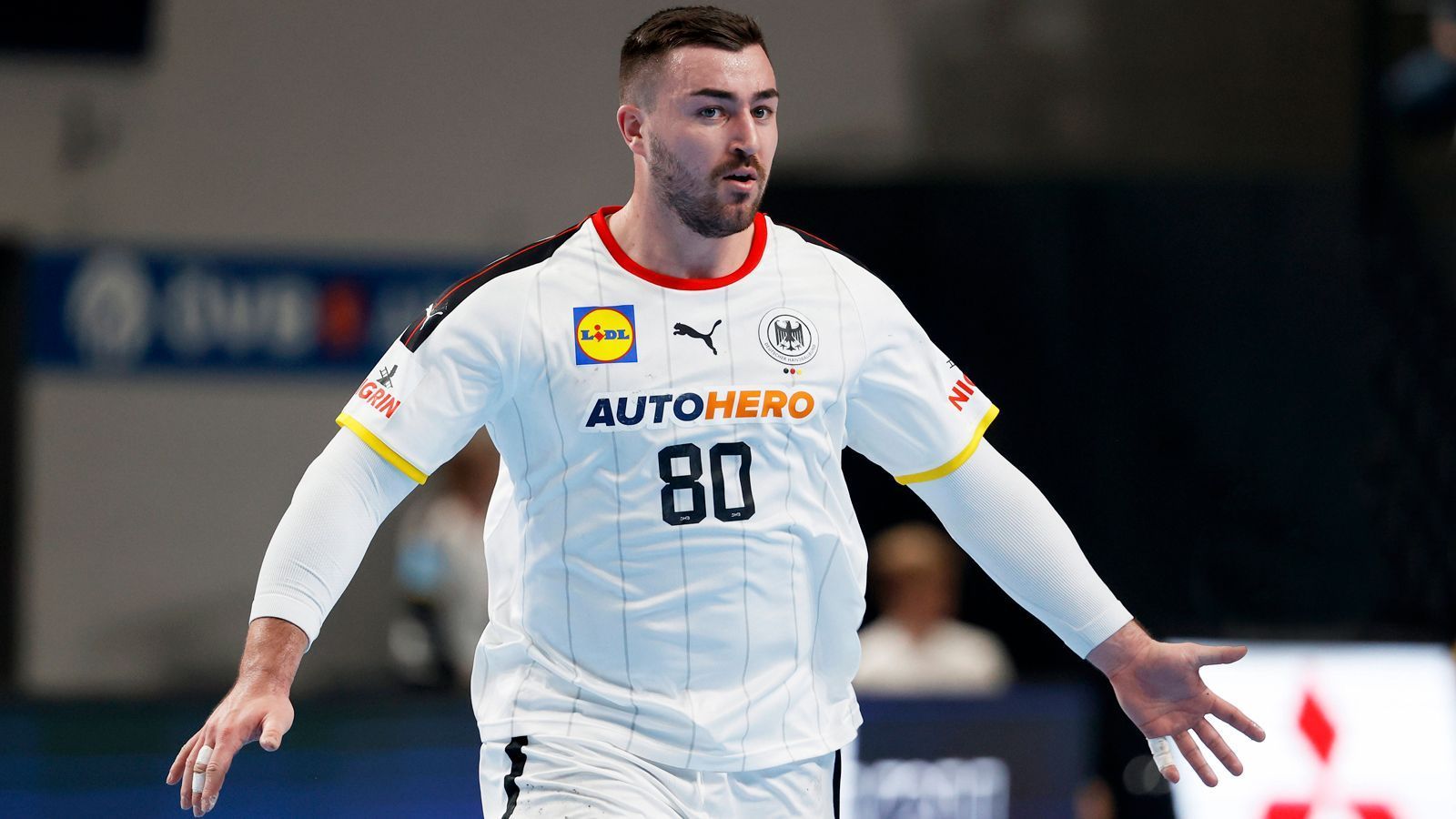 
                <strong>Jannik Kohlbacher</strong><br>
                Den Spitznamen des Kreisläufers kann man sich leicht herleiten: "Kohli".
              