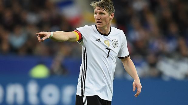 
                <strong>Platz 1: Bastian Schweinsteiger</strong><br>
                Platz 1: Bastian Schweinsteiger. Schweini ist der beliebteste Nationalspieler Deutschlands. Im Marketing-Index belegt er den ersten Rang, was die größte Bekanntheit und die größte Sympathie und Werbewirkung in allen Zielgruppen bedeutet. Nicht umsonst hat der 31-Jährige ein paar erstklassige Sponsorenverträge.
              