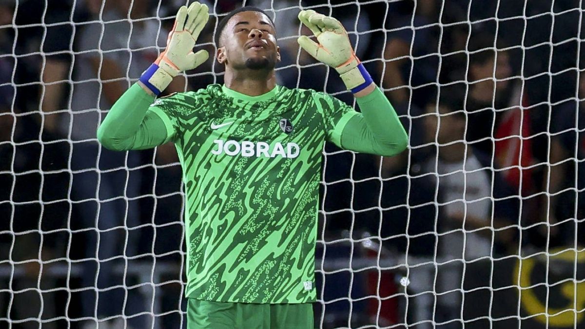 Torhüter Noah Atubolu nach seinem Fehler beim Gegentor