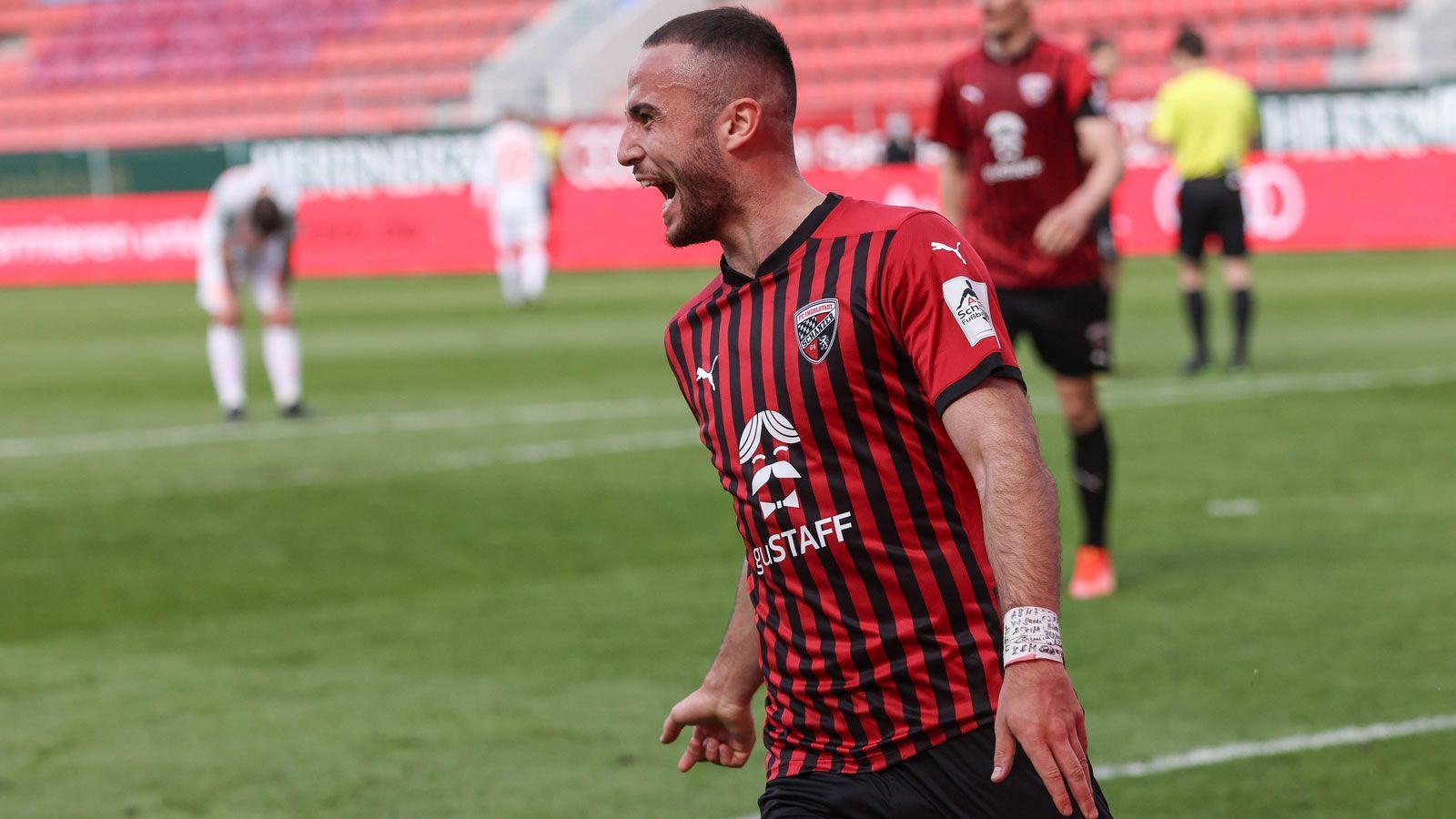 
                <strong>3. Platz: FC Ingolstadt 04 (59 Punkte)</strong><br>
                Einer der Profiteure könnte der FC Ingolstadt sein, der sich schon zu Beginn der Saison eindeutig zu den Zielen für die Spielzeit 2020/21 bekannte. "Ich möchte definitiv aufsteigen. Ich weiß, dass es unheimlich schwer wird. Aber unser Ziel ist es, besser zu sein als in der vergangenen Saison. Da waren wir in der Relegation, und das heißt, dass wir jetzt aufsteigen wollen", gab Trainer Tomas Oral die Marschroute vor. Nach 32 Spieltagen bleibt festzuhalten: Die Aussagen waren nicht zu ambitioniert, die Oberbayern haben nach wie vor alles in der eigenen Hand. Vor allem im eigenen Stadion ist der FCI eine Macht und führt die Heimtabelle der 3. Liga an.
              