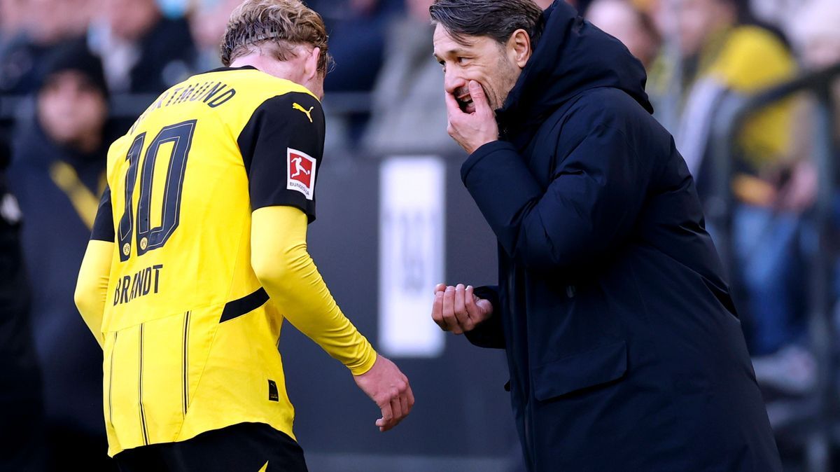 KOVAC Niko Trainer Team BVB mit BRANDT Julian DFL Bundesliga Saison 2024 - 2025 BL Spiel Borussia Dortmund - VfB Stuttgart 1 : 2 am 08.02.2025 in Dortmund DFL REGULATIONS PROHIBIT ANY USE OF PHOTOG...