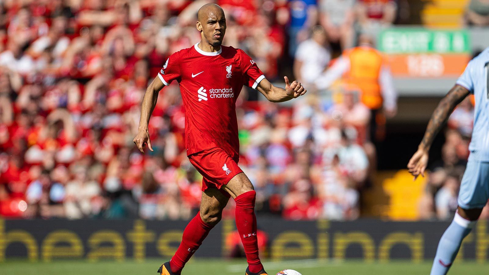 <strong>Fixer Wechsel: Fabinho </strong><br>Al-Ittihad hat Fabinho vom FC Liverpool verpflichtet. Medienberichten zufolge fließen 46,7 Millionen Euro für den 29 Jahre alten Brasilianer zu den Reds. Al-Ittihad hat sich in dieser Transferperiode bereits mit Karim Benzema, N'Golo Kante und Jota verstärkt. Fabinho stand bei den "Reds" noch bis 2026 unter Vertrag.
