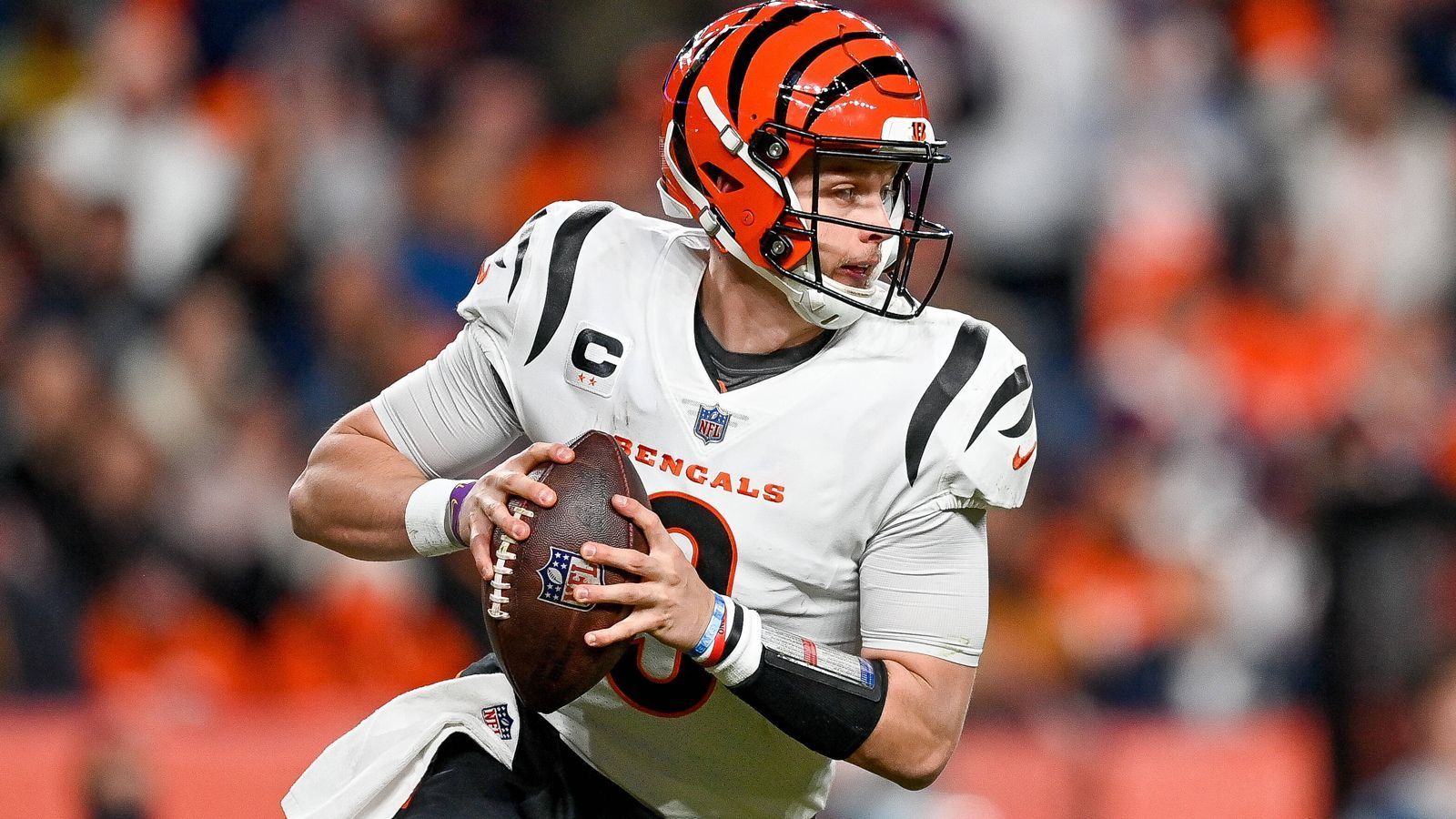 
                <strong>2. Platz: Joe Burrow </strong><br>
                &#x2022; Position: Quarterback <br>&#x2022; Team: Cincinnati Bengals <br>&#x2022; Wettquote: +600 (100 Dollar Einsatz = 600 Dollar Gewinn)<br>
              