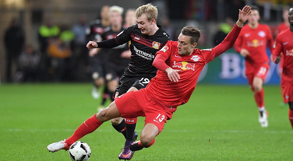 
                <strong>Stefan Ilsanker</strong><br>
                Stefan Ilsanker: Der etatmäßige Mittelfeldspieler erlebte in der BayArena einen rabenschwarzen Freitagabend. Zunächst war der als rechter Verteidiger aufgebotene Ilsanker vor dem 0:1 im Laufduell gegen Vorbereiter Brandt chancenlos. Vor der Pause spielte er vor dem zweiten Gegentreffer einen katastrophalen Fehlpass in die Beine von Aranguiz. Obendrein bestrafte Schiedsrichter Brych ein angebliches, aber nicht begangenes, Elfmeterfoul des Österreichers. ran-Note: 5
              