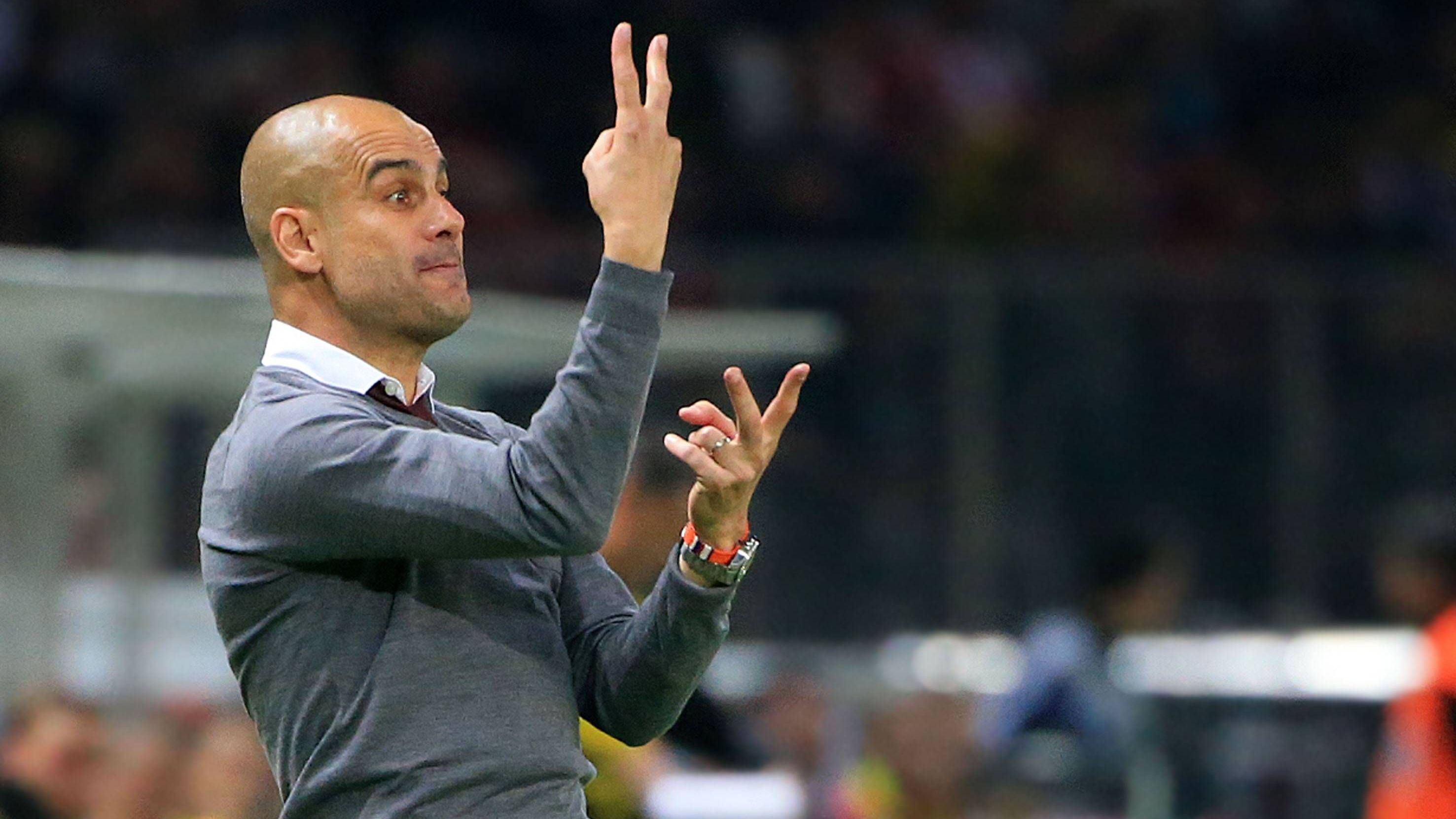 <strong>2015: "Märchenerzähler" Hamann als Guardiola-Orakel</strong><br>Dass Hamann den FC Bayern derart aus der Reserve locken kann, liegt womöglich daran, dass seine – zugegeben – oft unsachliche Kritik in der Vergangenheit häufig ins Schwarze getroffen hat. Ein Blick zurück: Es begann in der Saison 2014/15, als Hamann als Experte bei "Sky" anheuerte. Im Mai 2015 prophezeite der England-Kenner, Bayern-Trainer Pep Guardiola würde zu Manchester City gehen.