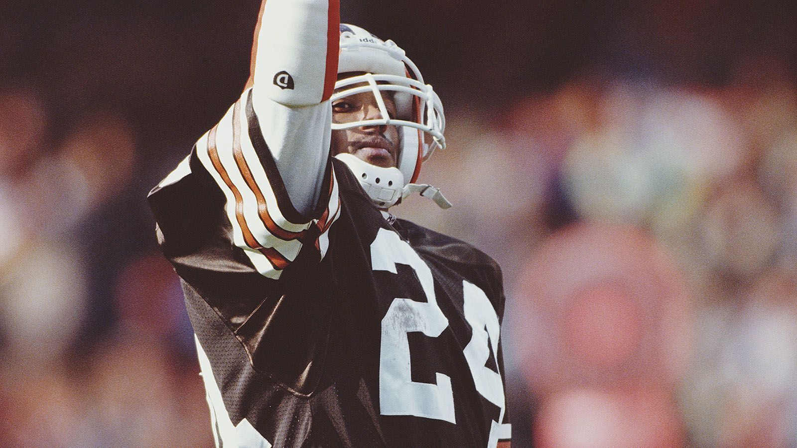 <strong>Terry Taylor (Cornerback, Detroit Lions): Lebenslang</strong><br>
                Wegen des Missbrauchs verbotener Substanzen wurde Terry Taylor am 20. September 1990 zunächst mit einer lebenslangen Sperre bestraft. Ein Jahr später wurde er von der NFL begnadigt und durfte wieder am Ligabetrieb teilnehmen.