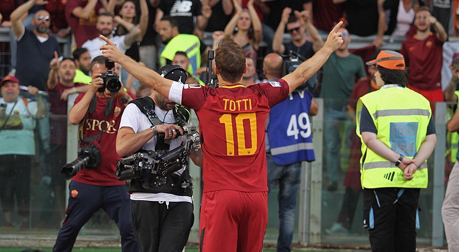 
                <strong>Der tränenreiche Abschied das Francesco Totti</strong><br>
                Beste Voraussetzungen also für den großen Abschied von der Fußball-Bühne. Der erste Weg nach dem Abpfiff führt Totti natürlich zu den Fans.
              
