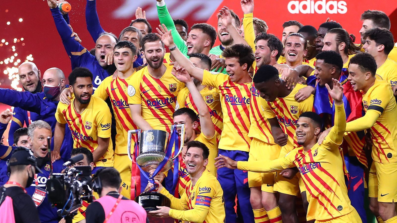 
                <strong>FC Barcelona</strong><br>
                Land: Spanien - Liga: La Liga - Internationale Erfolge: 4x Champions-League-Sieger, 1x Europapokalsieger der Landesmeister, 4x Europapokalsieger der Pokalsieger, 3x Messecup-Sieger, 3x FIFA-Klub-Weltmeister, 5x UEFA-Supercup-Sieger
              