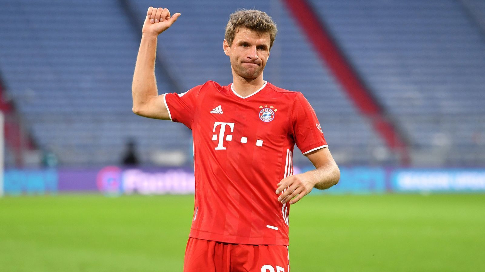 
                <strong>Thomas Müller</strong><br>
                Thomas Müller darf als Nicht-Nationalspieler sein insgesamt 57. Spiel im DFB-Pokal bestreiten.
              