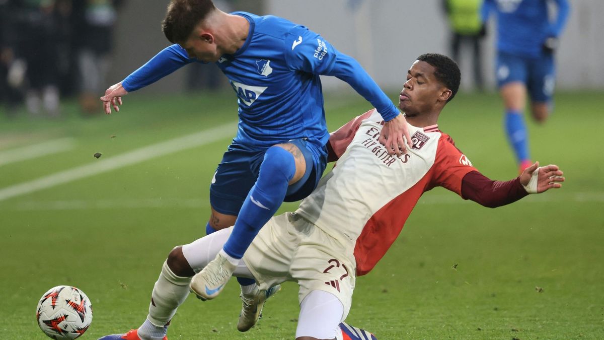 Zeigte sich schon gegen einen Bundesligist: Omari (r.)