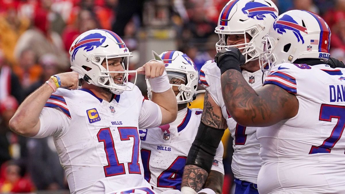 NFL, American Football Herren, USA Buffalo Bills at Kansas City Chiefs Dec 10, 2023; Kansas City, Missouri, USA; Buffalo Bills quarterback Josh Allen (17) celebrates with team mates after a score a...