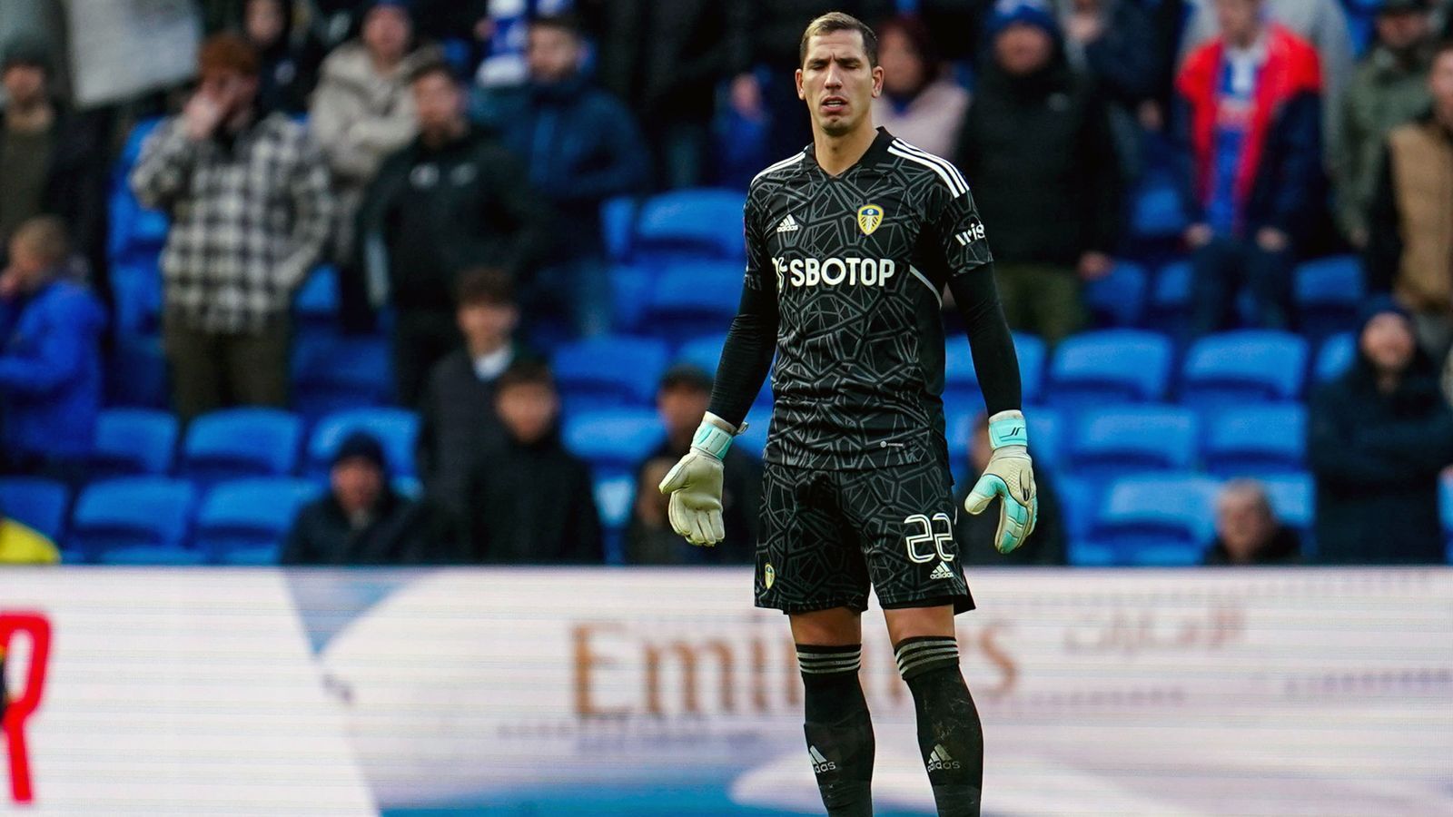 
                <strong>Joel Robles (Leeds United)</strong><br>
                &#x2022; Größe: 1,97 Meter<br>&#x2022; Alter: 32 Jahre<br>&#x2022; Position: Torwart<br>
              