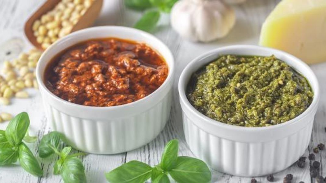 Die ungekochte Pesto-Paste wird ganz einfach im Mixer zubereitet.