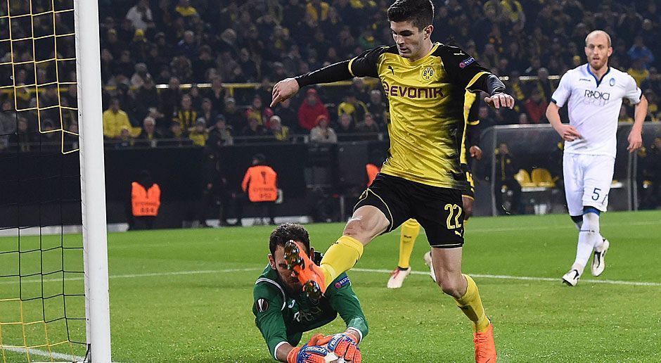 
                <strong>Christian Pulisic</strong><br>
                Der Unauffälligste im Dortmunder Offensivverbund. Selten im Tempo, selten an der Grundlinie. Steht nur einmal fast goldrichtig, nach Pass von Reus. Strahlt ansonsten wenig Gefahr aus. In Halbzeit zwei dann erst in der 67. Minute wieder präsent, steht auf einmal frei vor Berisha. Legt - lobenswerterweise - mannschaftsdienlich vor, hätte es in dieser Situation aber wohl besser alleine gemacht. Geht fünf Minuten vor Schluss für Isak vom Feld.ran-Note: 4
              