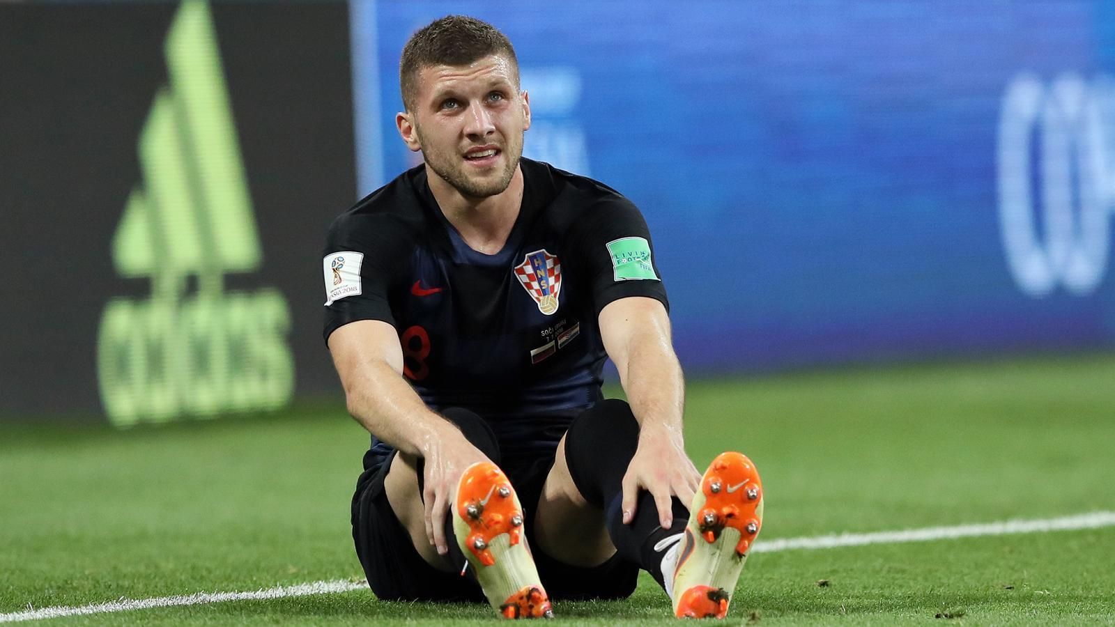 
                <strong>Ante Rebic (Kroatien)</strong><br>
                Auch bei Frankfurts-Pokalheld Ante Rebic scheinen die zwei K.o.-Spiele über jeweils 120 Minuten Spuren hinterlassen zu haben. Der Stürmer trainierte am Montag nur individuell mit dem Fitnesscoach der Kroaten. 
              