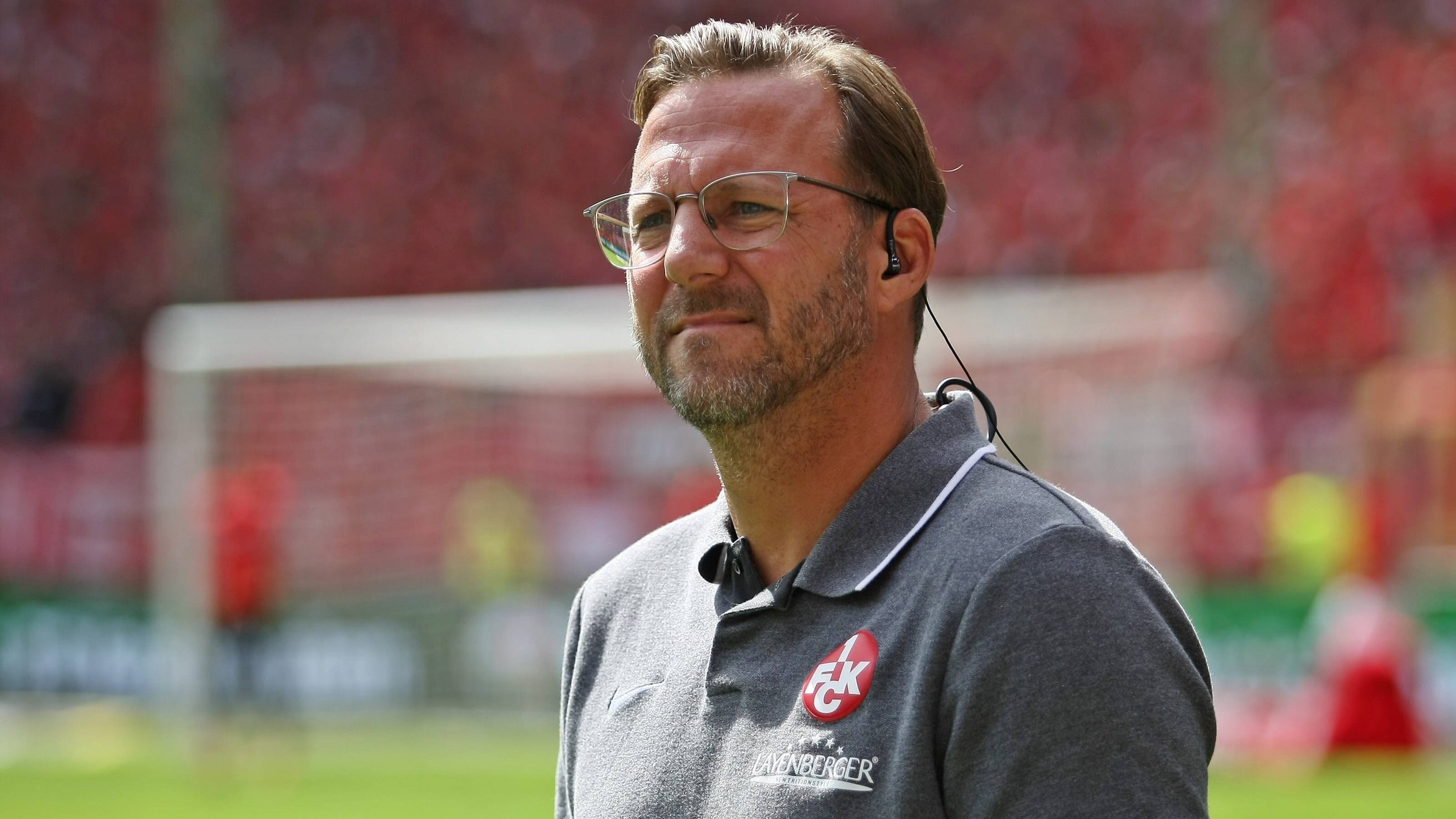 
                <strong>Sascha Hildmann (wird entlassen vom 1. FC Kaiserslautern)</strong><br>
                Die aktuellste Entlassung hat Drittligist Kaiserslautern zu vermelden. Laut "kicker" soll Chef-Coach Sascha Hildmann nach der 1:6-Niederlage beim SV Meppen am Montag vom Verein entlassen werden. Der gebürtige Lauterer ist nicht der erste Cheftrainer, der in der noch recht jungen Fußball-Saison 19/20 den Hut nehmen musste. So trennten sich auch in der Premier League, der Primera Division und in der zweiten Bundesliga einige Klubs von ihren Übungsleitern.
              