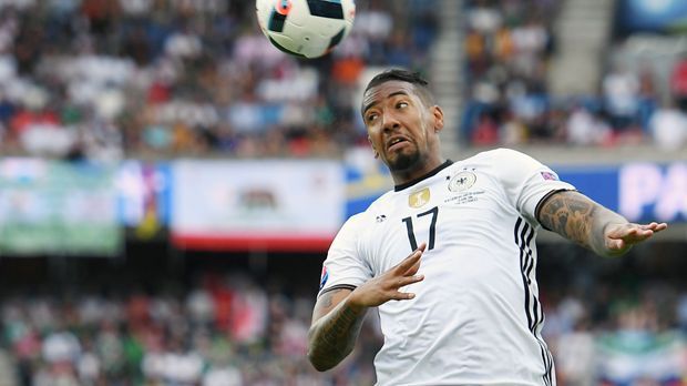 
                <strong>Jerome Boateng</strong><br>
                Jerome Boateng: Wie Hummels defensiv kaum gefordert. Musste so selten wirklich eingreifen, dass eine sinnvolle Bewertung schwer fällt. ran-Note: 2
              