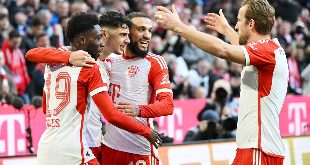 Die Bayern bleiben an Leverkusen dran.