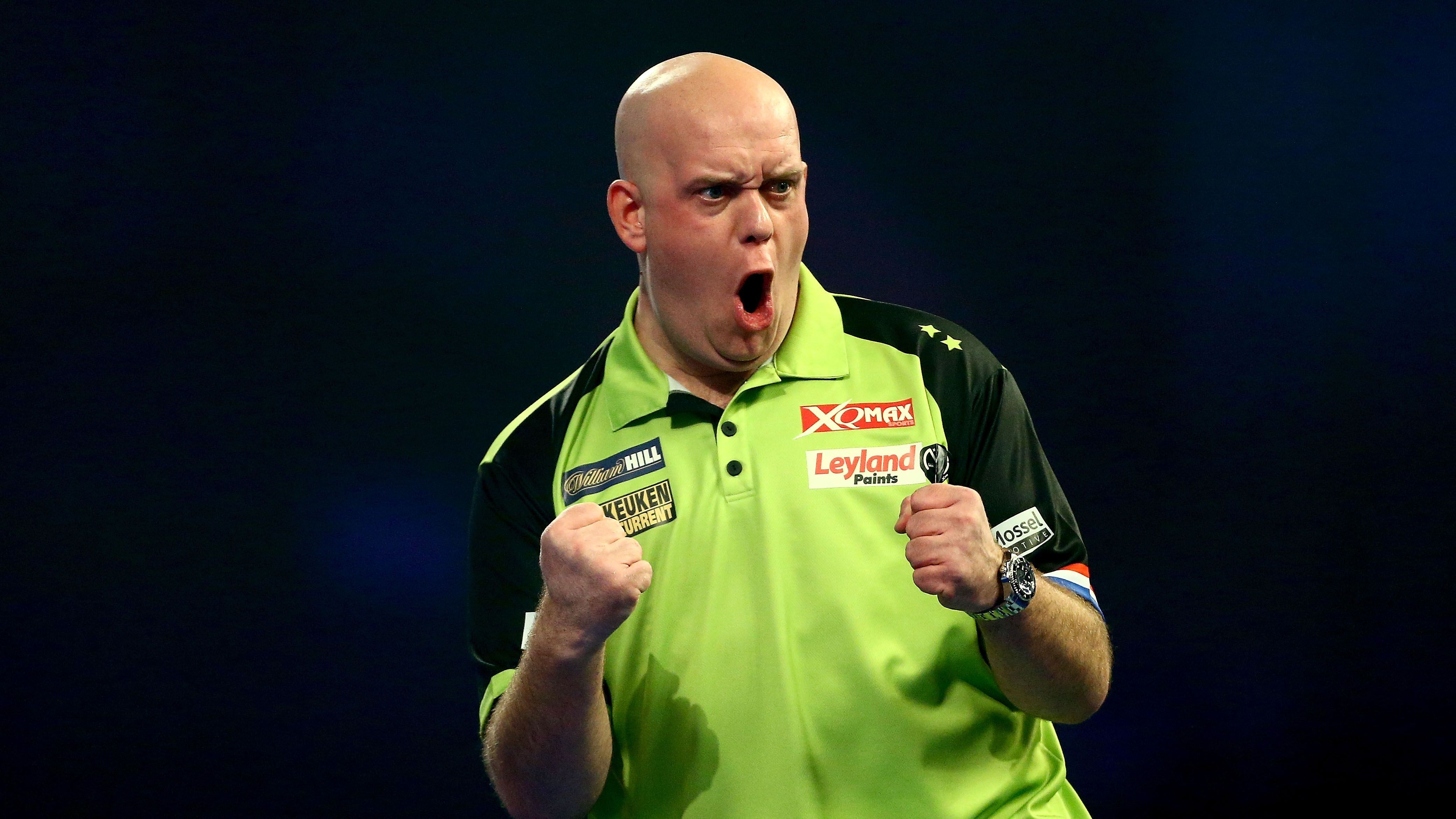 
                <strong>Michael van Gerwen (30, Niederlande)</strong><br>
                Ohne "Mighty Mike" geht bei der Premier League gar nichts. Der Weltranglistenerste und Vize-Weltmeister von 2020 ist zum achten Mal dabei und konnte die Premier League bereits fünf Mal für sich entscheiden. Von 2016 bis 2019 konnte der Niederländer den Titel vier Mal in Folge gewinnen und gilt auch 2020 als der Topfavorit.
              