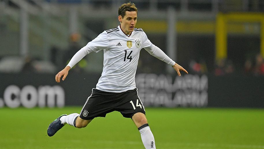 
                <strong>Sebastian Rudy</strong><br>
                Sebastian Rudy: Als Nebenmann von Weigl auf der Sechs mit einigen guten Aktionen. Hatte zunächst auch alle Hände voll zu tun, die Räume zu stopfen, schaltete sich aber auch oft ins Spiel nach vorne ein. Ließ im zweiten Durchgang aber etwas nach. ran-Note: 3-
              