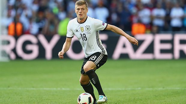 
                <strong>Toni Kroos</strong><br>
                Mittelfeld: Toni Kroos (Deutschland)
              