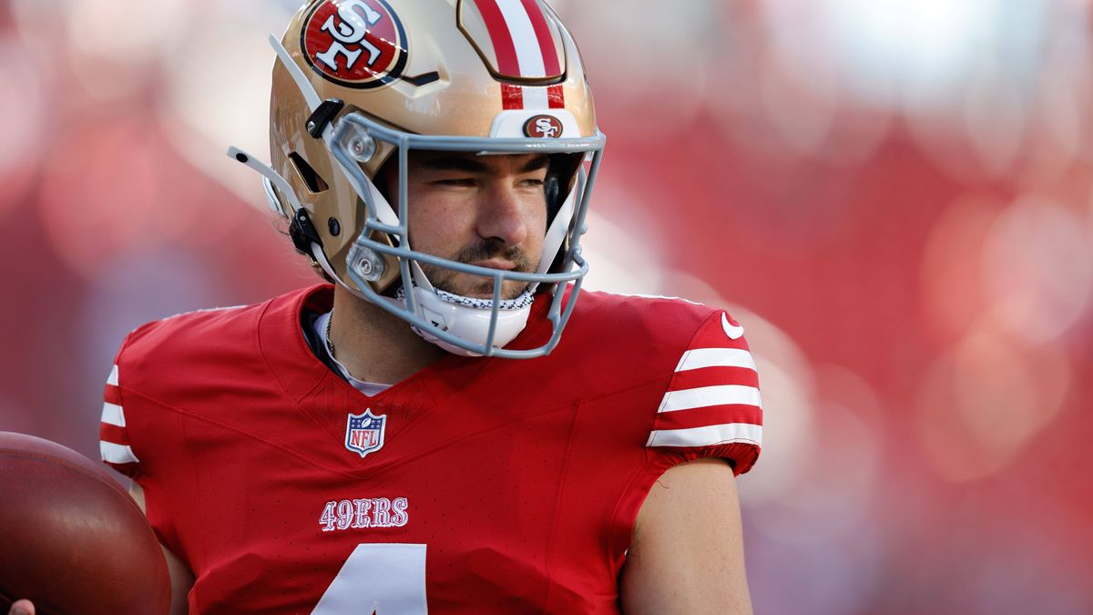NFL, American Football Herren, USA Los Angeles Chargers at San Francisco 49ers Aug 23, 2025; Santa Clara, California, USA; San Francisco 49ers place kicker Jake Moody (4) before a game against the ...